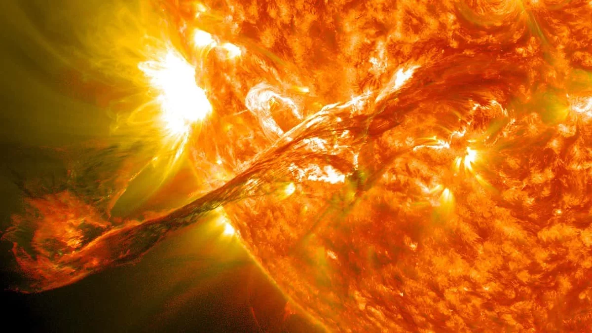 Astronomers Discover Magnetic "Avalanches" Triggering Solar Flares and Plasma Rain
