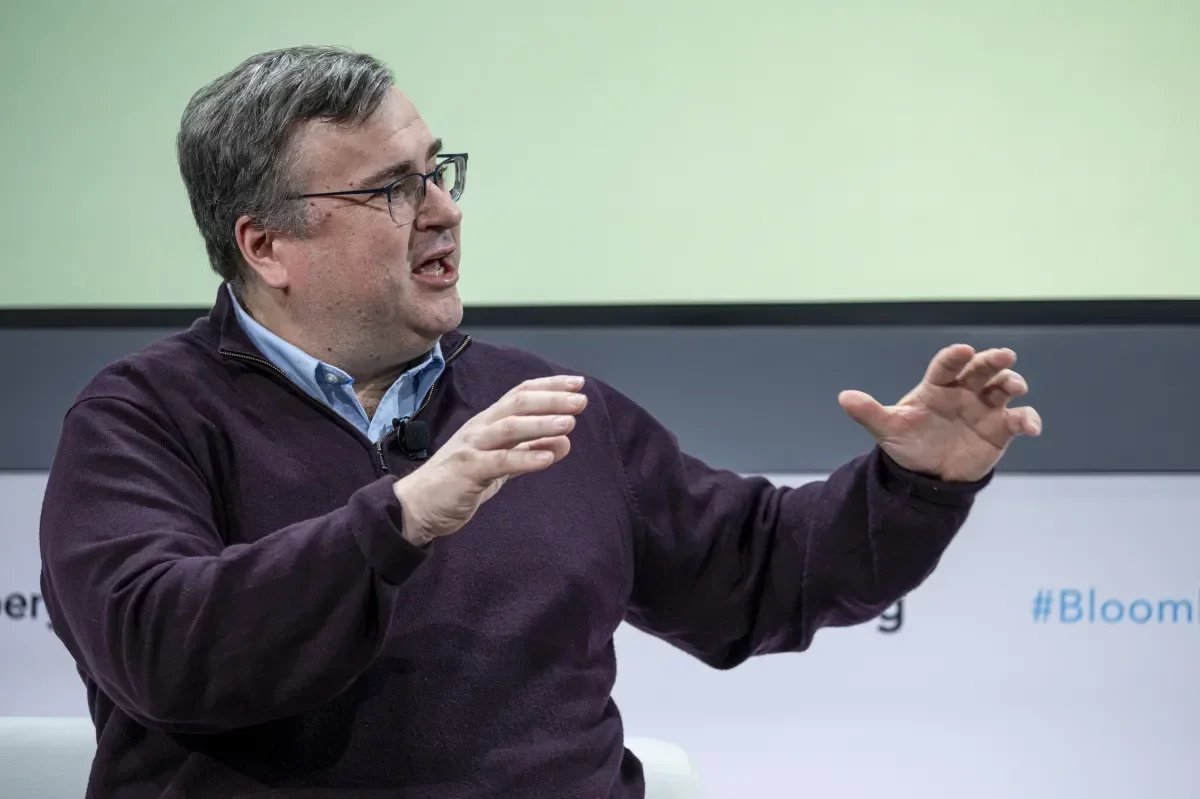 Reid Hoffman Calls for Silicon Valley Leaders to Take a Stand
