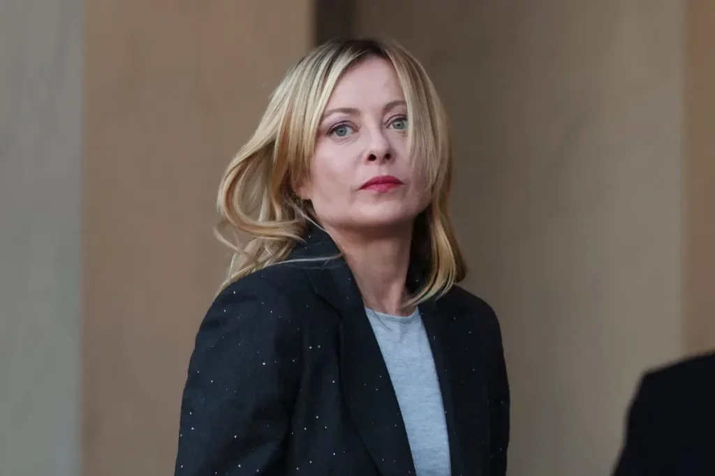 Restorer Acknowledges Painting of Italian PM on Historic Fresco: Morning Highlights for February 4, 2026