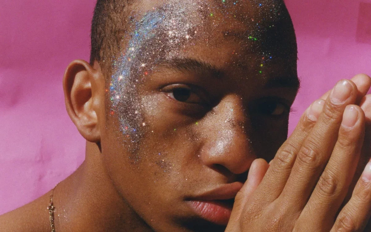 The Vibrant World of Glitter: An Artistic Exploration