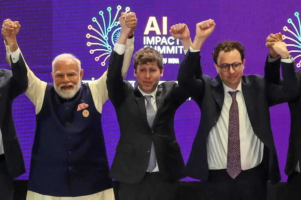Awkward Moment at India's AI Summit: Altman and Amodei's Standoff