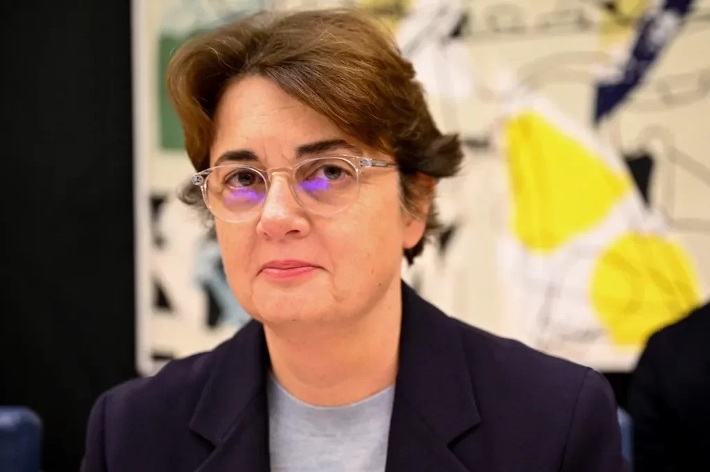 Louvre Museum Director Laurence des Cars Steps Down Amid Challenges