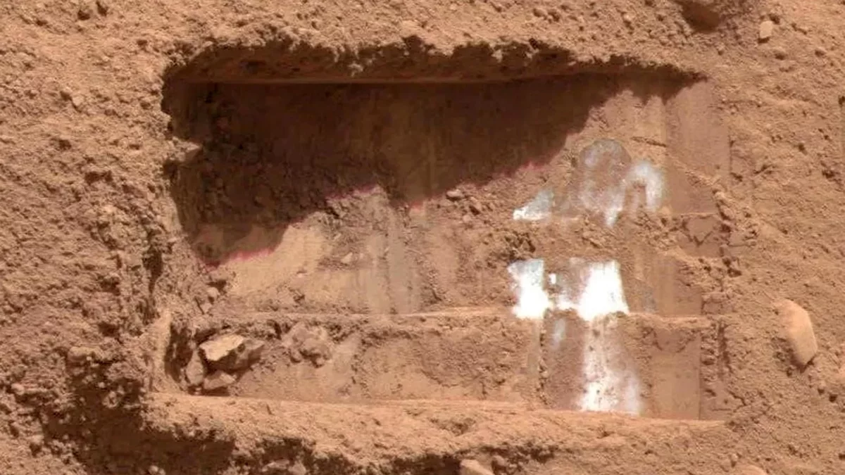 NASA Study Reveals Ancient Life May Endure 50 Million Years in Martian Ice