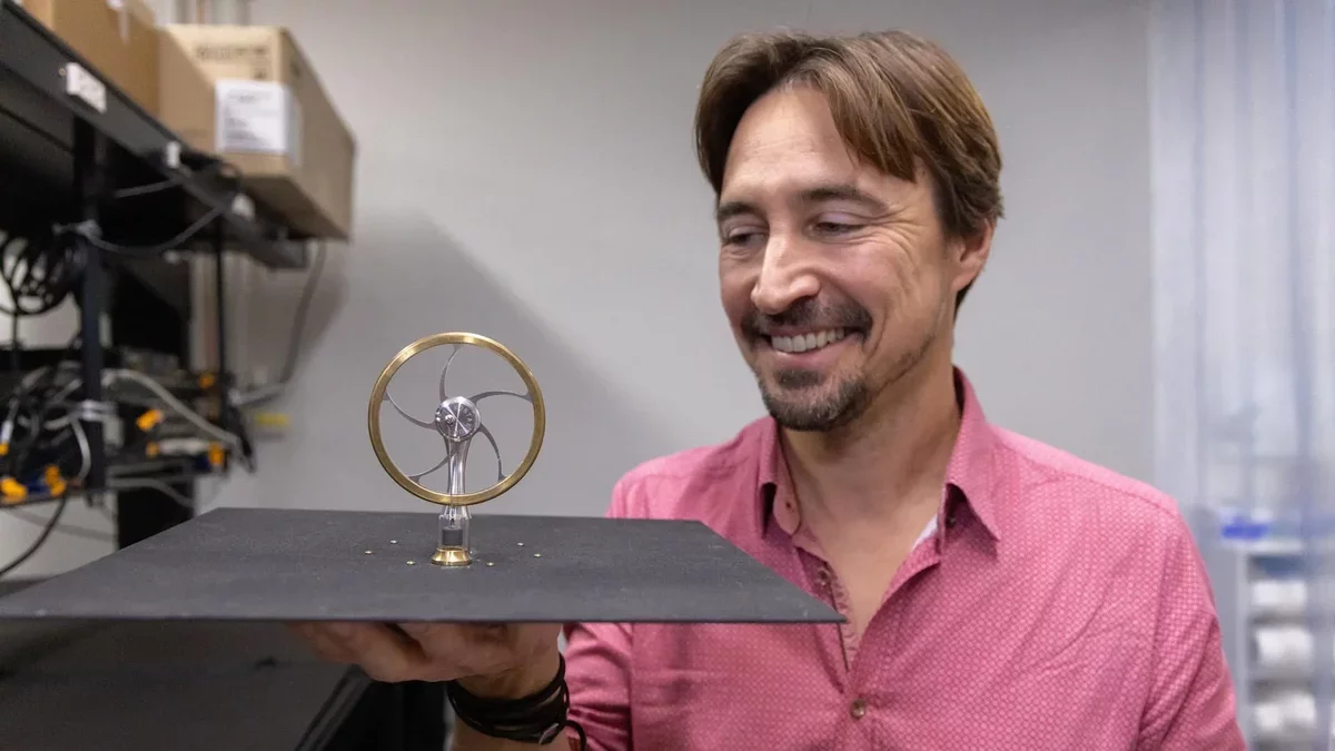 Innovative Engine Harnesses Space's Cold to Generate Nighttime Power