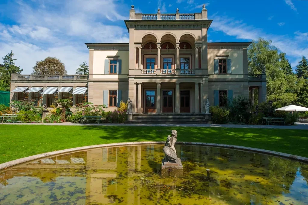 Zurich Returns Looted Benin Bronzes to Nigeria