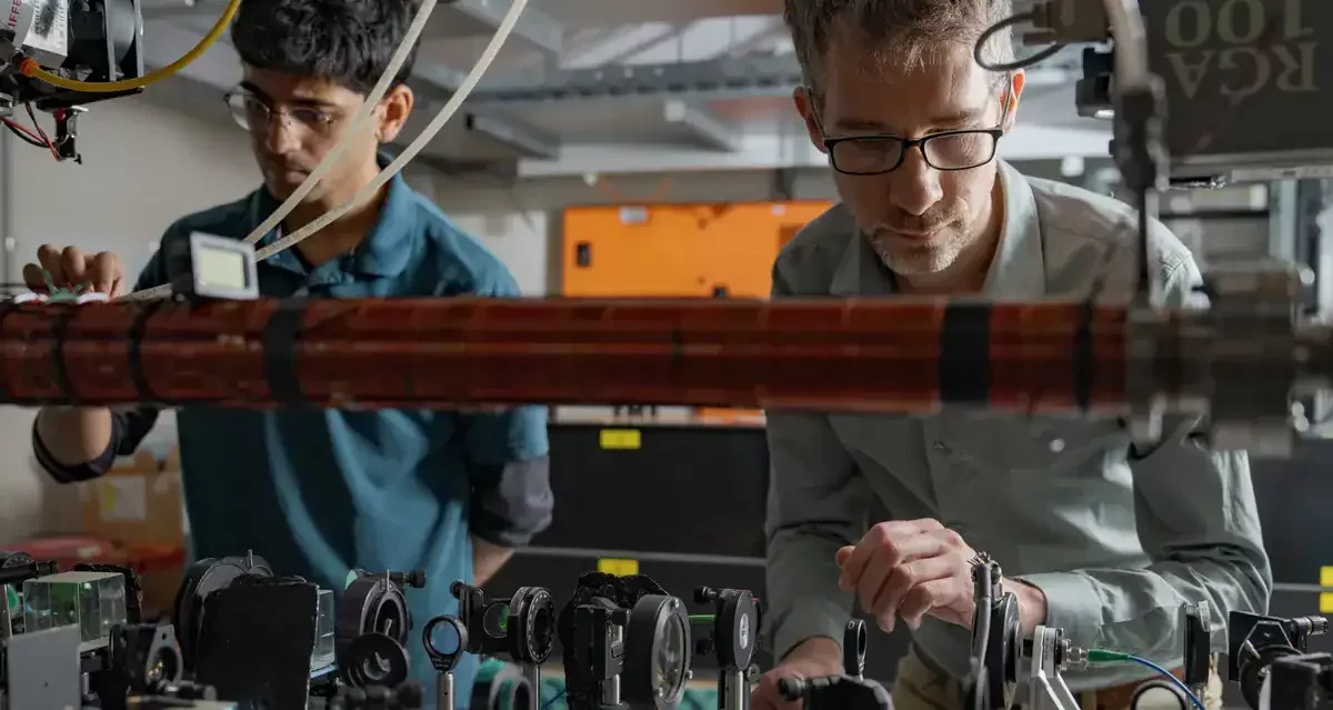 Groundbreaking Quantum Experiment Reveals Atoms Can Occupy Two Locations Simultaneously