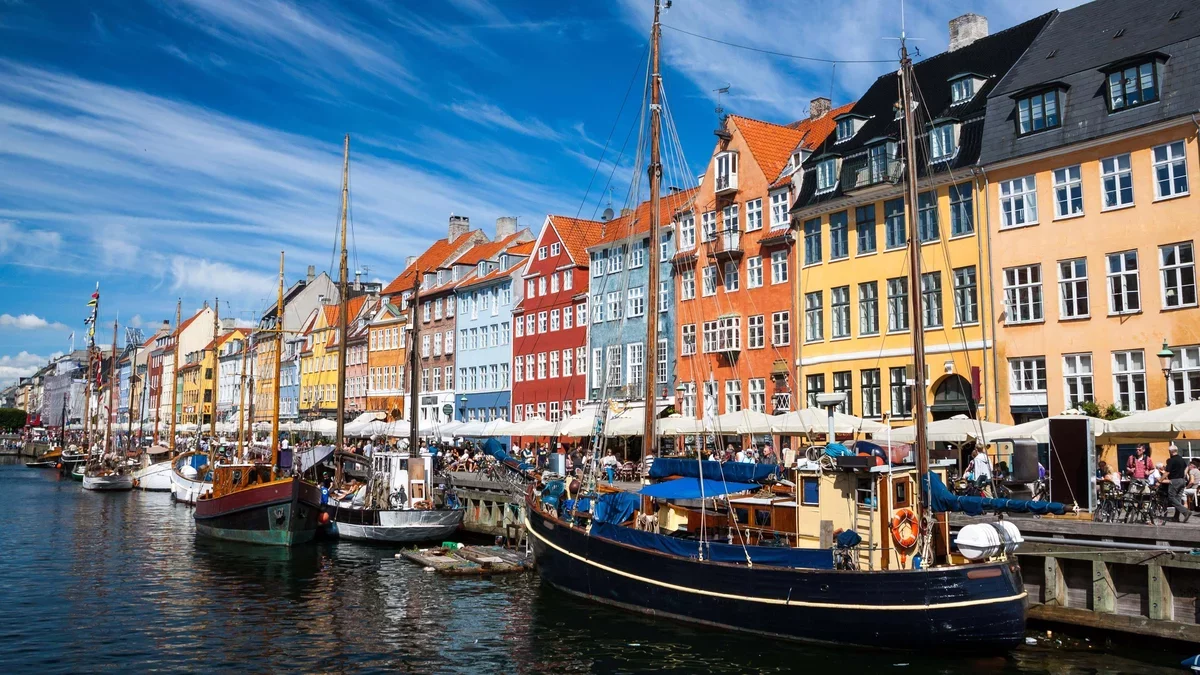 Mastering the Copenhagen Plank: A Guide to Strengthening Your Core and Adductors