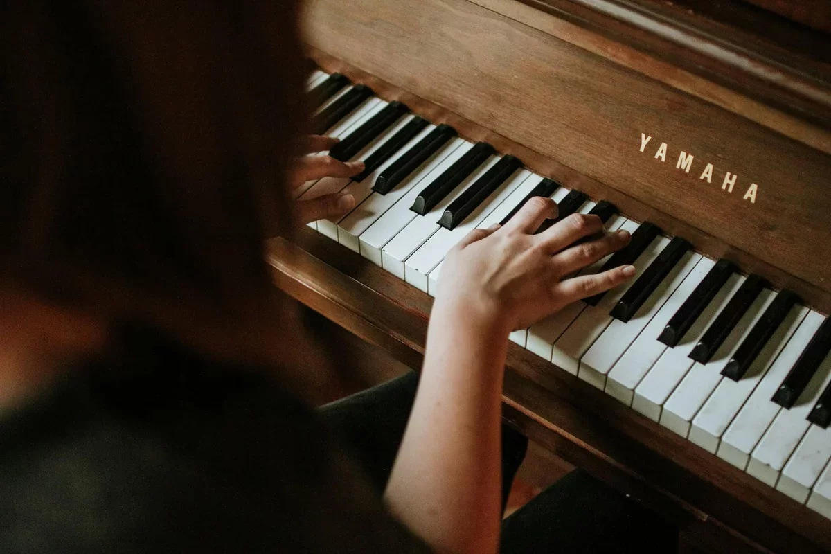 The Surprising Way Our Brains Understand Music Theory Without Formal Training