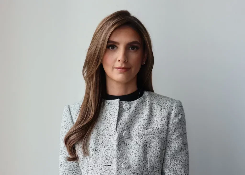 Innovative Curator and Historical Pendant Unearthed: Highlights from the Art World