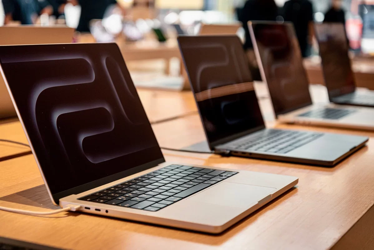 Apple's Touchscreen MacBook Pro Release Potentially Delayed to 2027