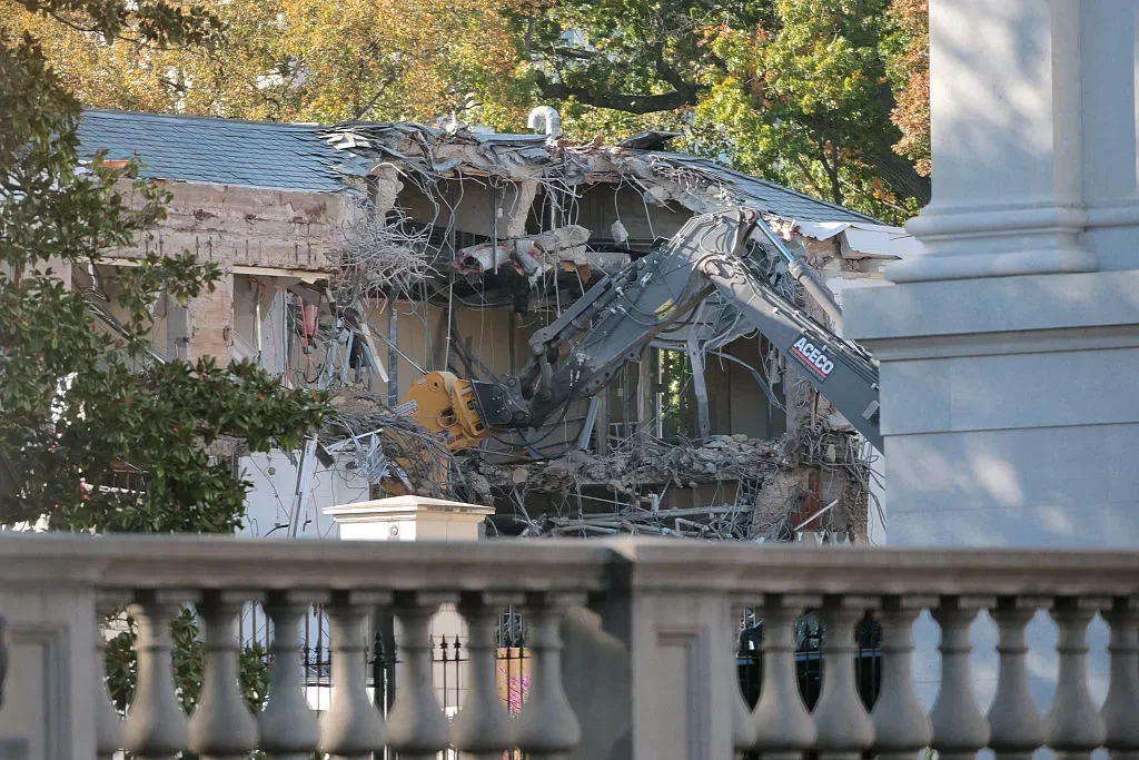 Anonymous Donor Contracts for White House Ballroom Raise Oversight Concerns