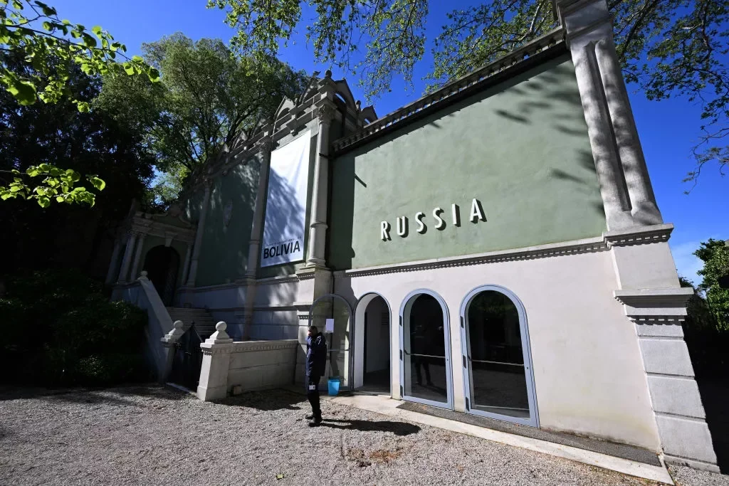 Italian Culture Minister Initiates Review of Russian Pavilion at Venice Biennale