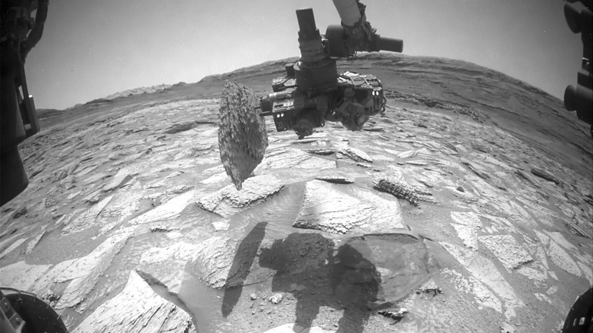 Curiosity Rover Unintentionally Extracts Martian Rock