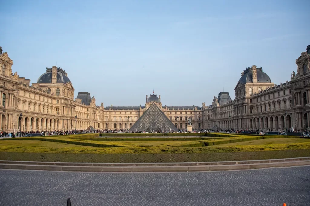 Tunisian National Arrested in Paris for Alleged Terrorism Plot Targeting Louvre