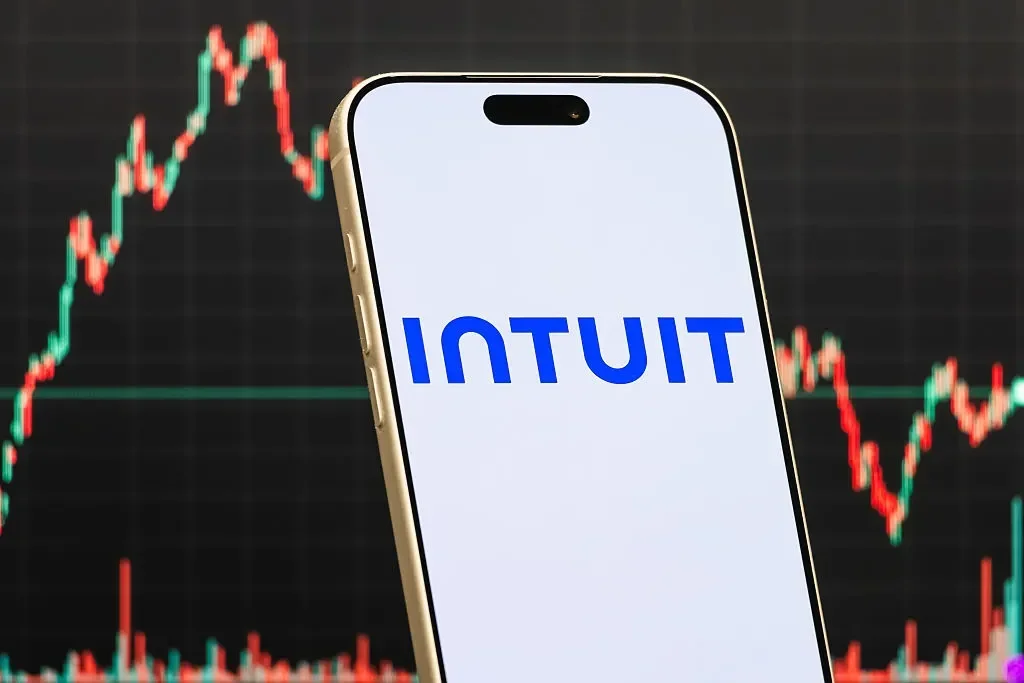 Intuit Shifts Focus to AI, Streamlining Workforce by 3,000 Employees