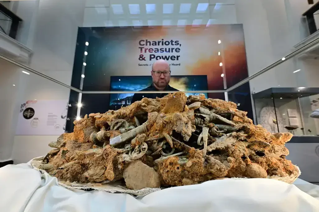 Metal Detectorist Uncovers Enormous Hoard That Sheds Light on Britain's Iron Age Queens