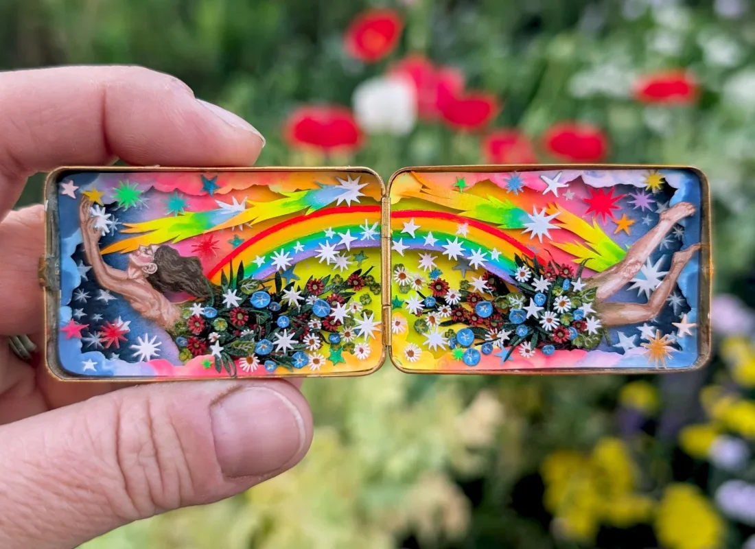 Shannon Taylor's Enchanting Miniature Dioramas Inside Vintage Compacts