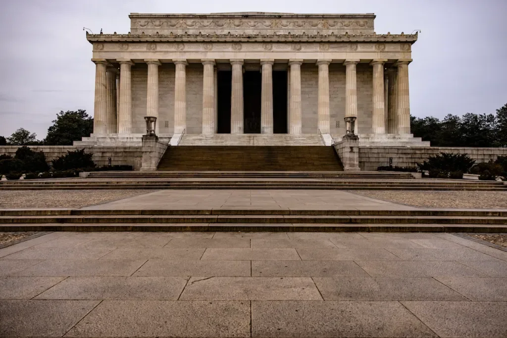 Lincoln Memorial's Undercroft Set to Open with Sold-Out Tickets