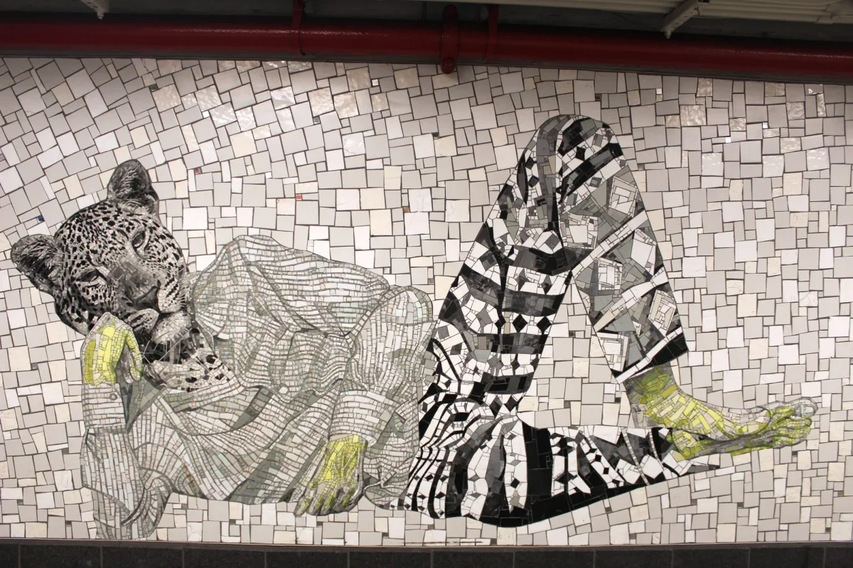 New Subway Mural in Brooklyn Brightens Commuters' Journey