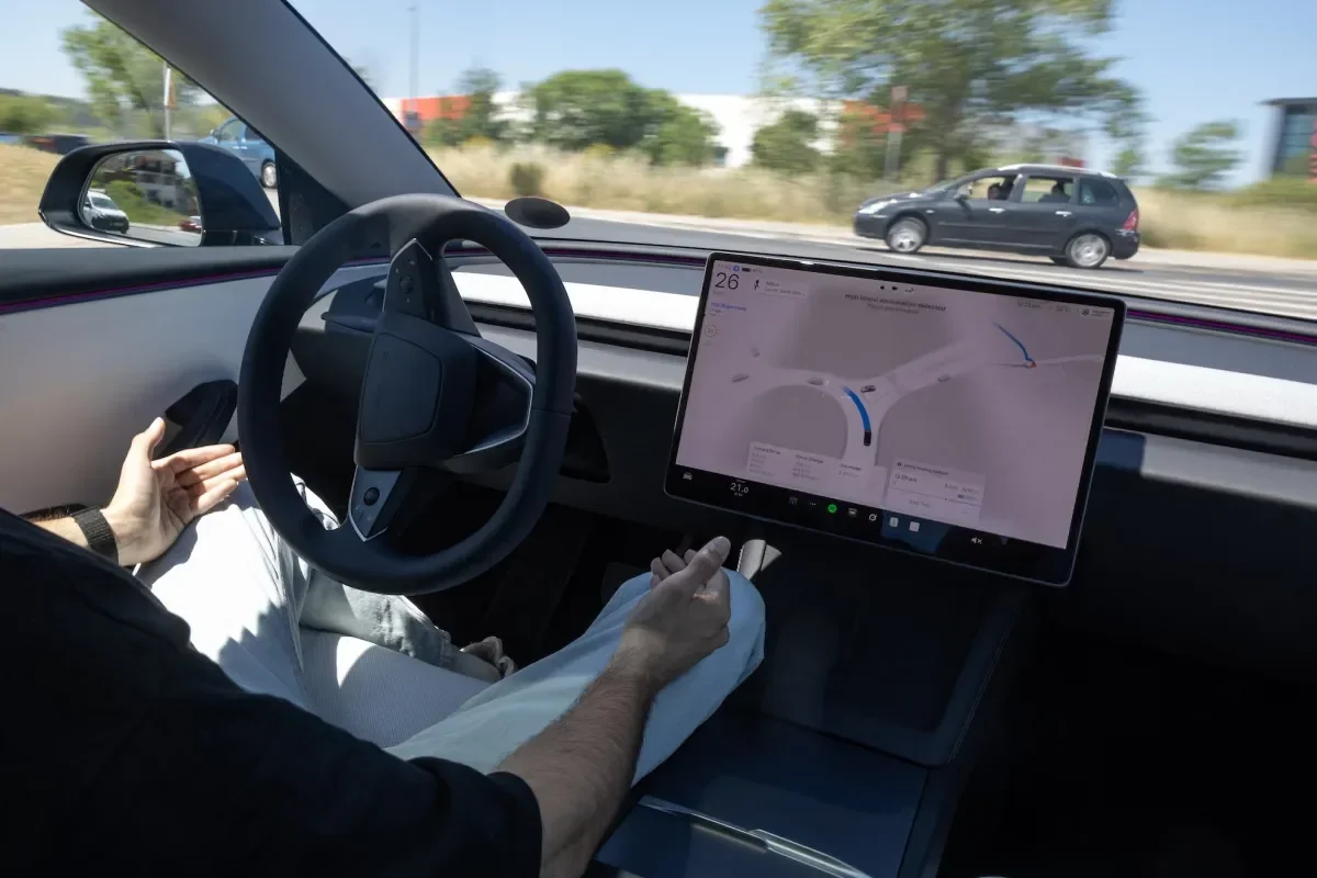 Tesla FSD Faces Fresh Scrutiny as Robotaxi Race Accelerates