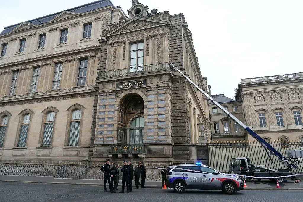 Louvre Jewel Heist Suspects Describe a "Mysterious Sponsor"