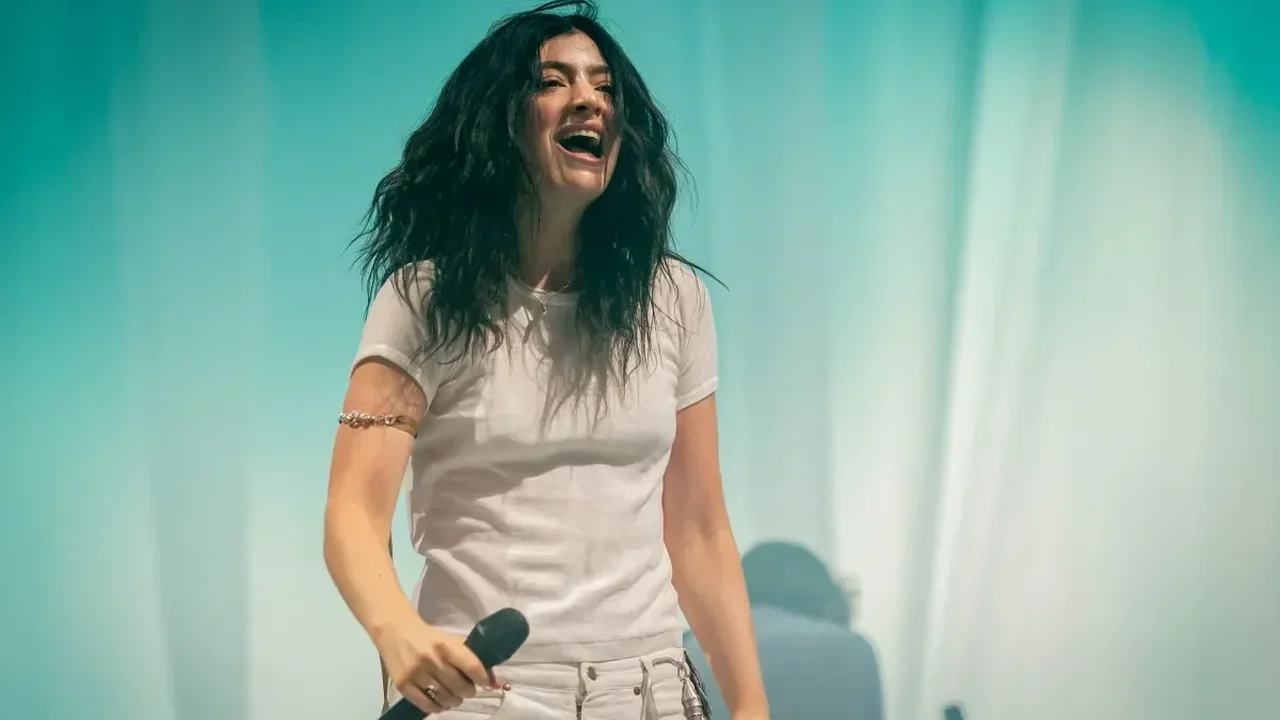 Lorde Calls AI Glasses "Not Sexy" in a Sharp Festival Moment