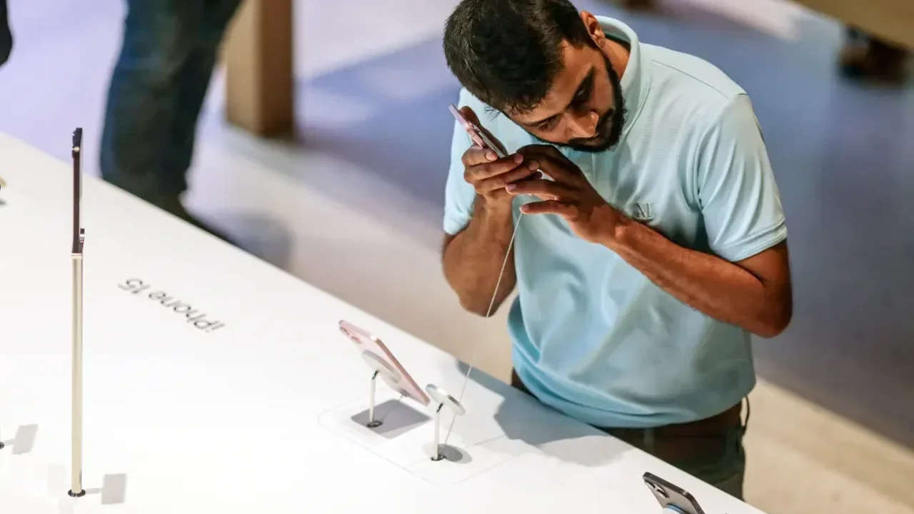 India Expands Smartphone and Chip Manufacturing Push