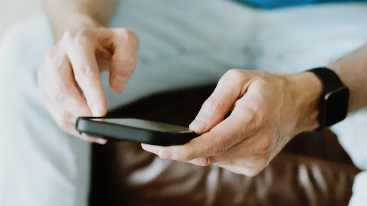 HyperTexting Brings a Clean, AI-Free Feed Experience to iPhone Users