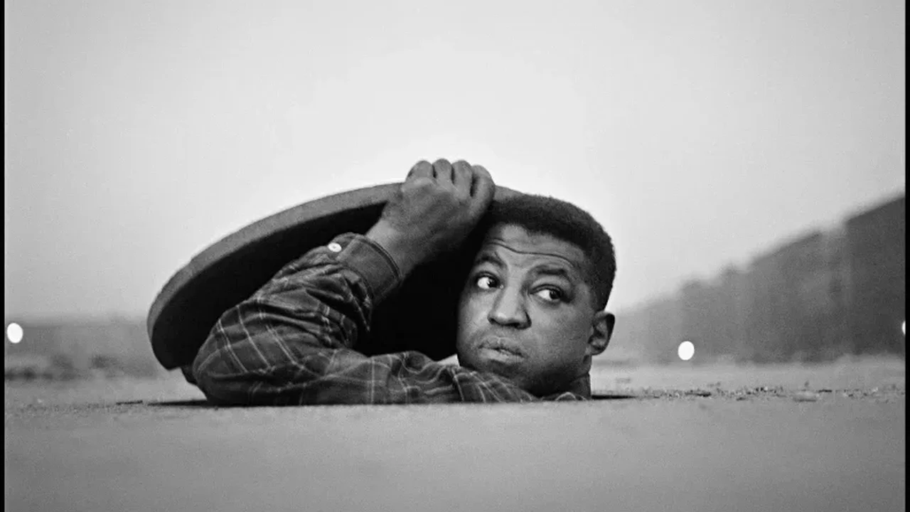 Gordon Parks'in Mirası New York'ta "Voices in the Mirror" ile Yeniden Sahneye Çıkıyor