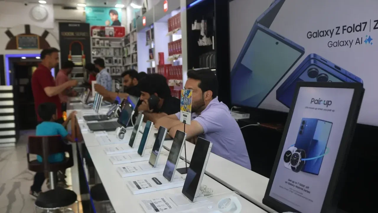 AI Memory Demand Reshapes India's Smartphone Market