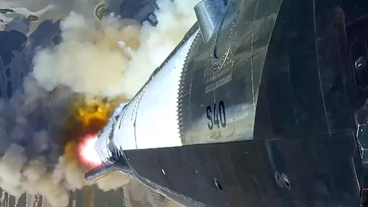SpaceX deploys new Starlink V3 satellites as Starship booster test ends in water impact