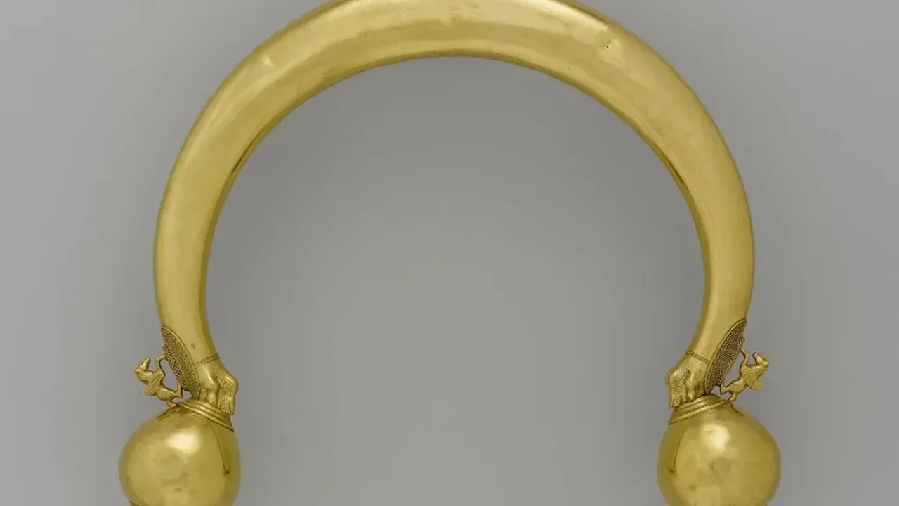 2,500-Year-Old Celtic Gold Torque Stolen from French Museum