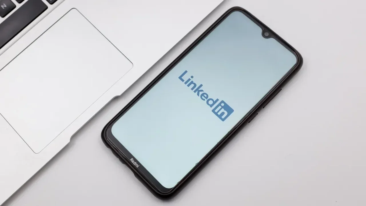 LinkedIn introduces a new tool to flag AI-generated posts