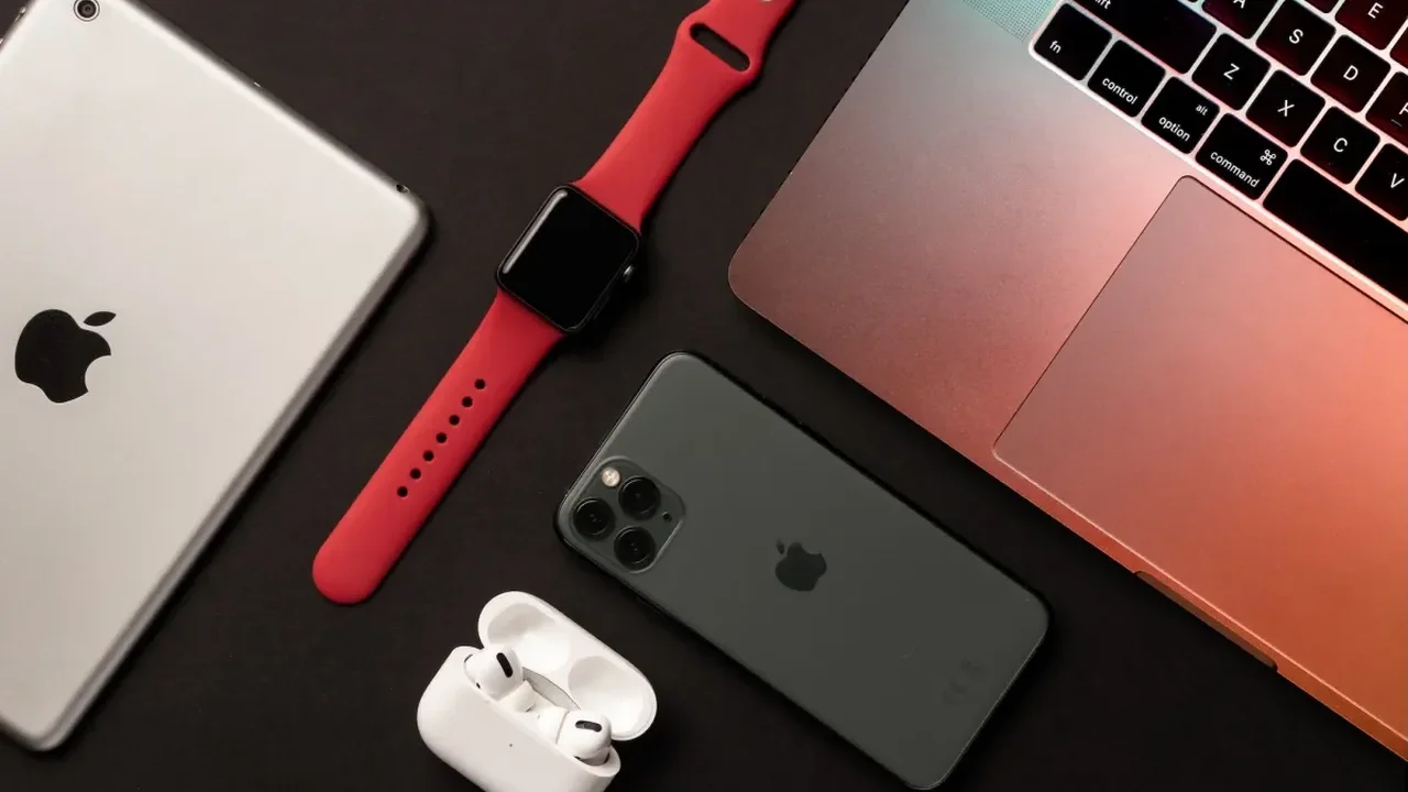 Apple Grows Inventory as Memory Supply Tightens