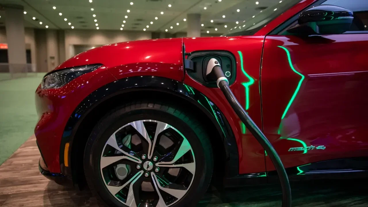 GM ve Ford, elektrikli araç söylemini yeniden şekillendiriyor