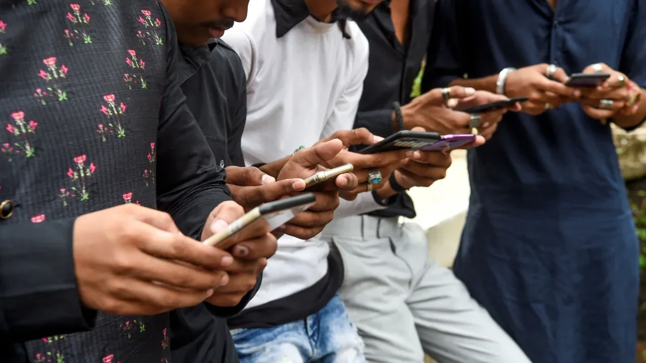 India's App Market Shifts Toward Paid Digital Experiences