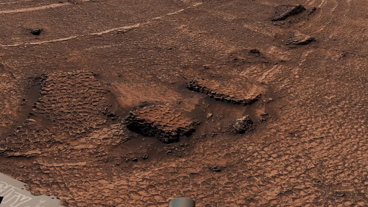 Curiosity Spots Honeycomb-Like Cracks on Mars That May Reveal Ancient Water