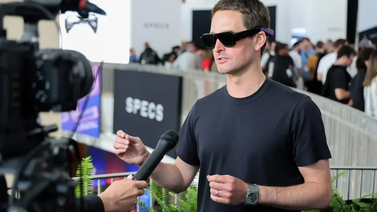 Snap's Specs glasses take center stage as launch nears
