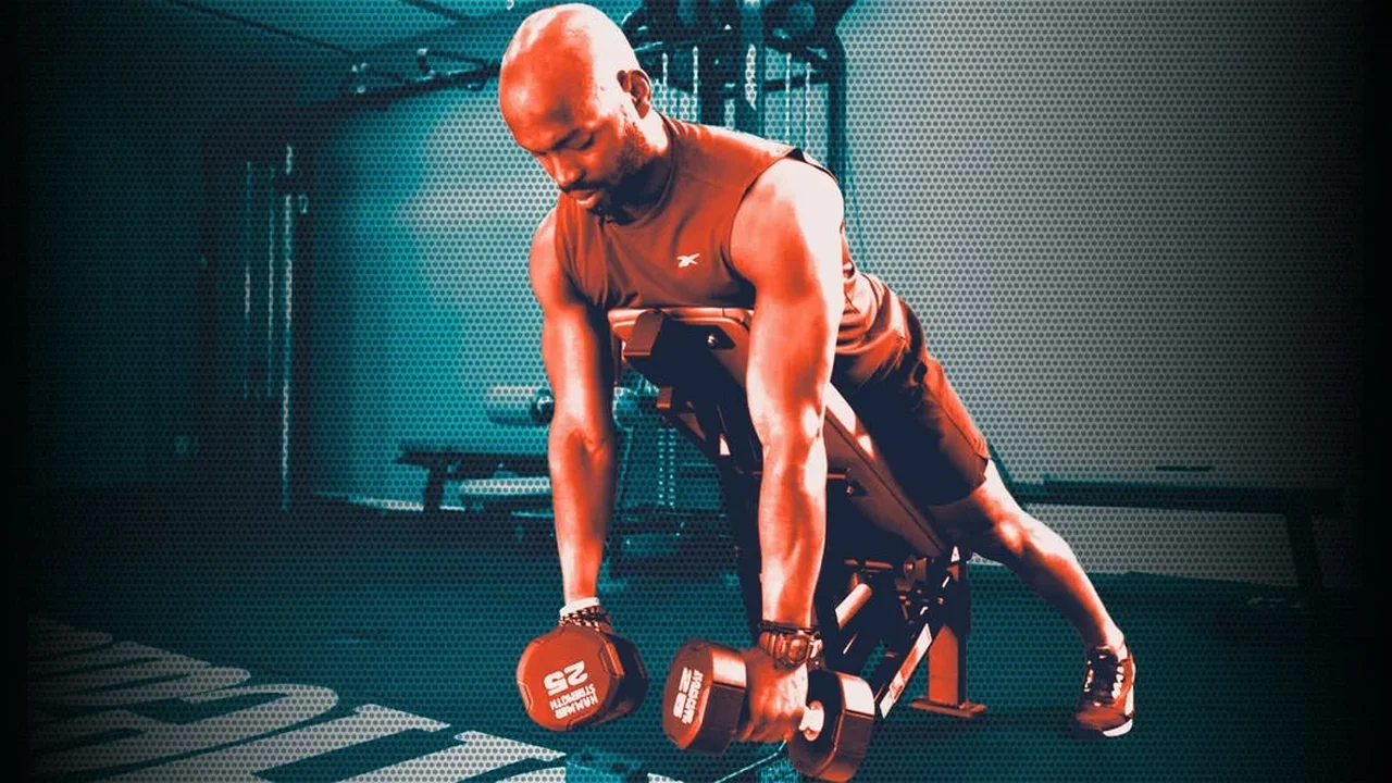 4 Essential Dumbbell Moves for Beginners to Build Strength