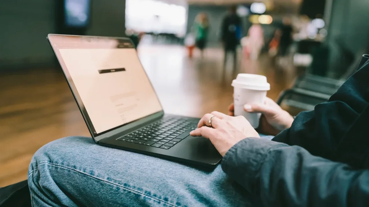 Microsoft Warns Travelers to Be Cautious on Public Wi‑Fi Networks