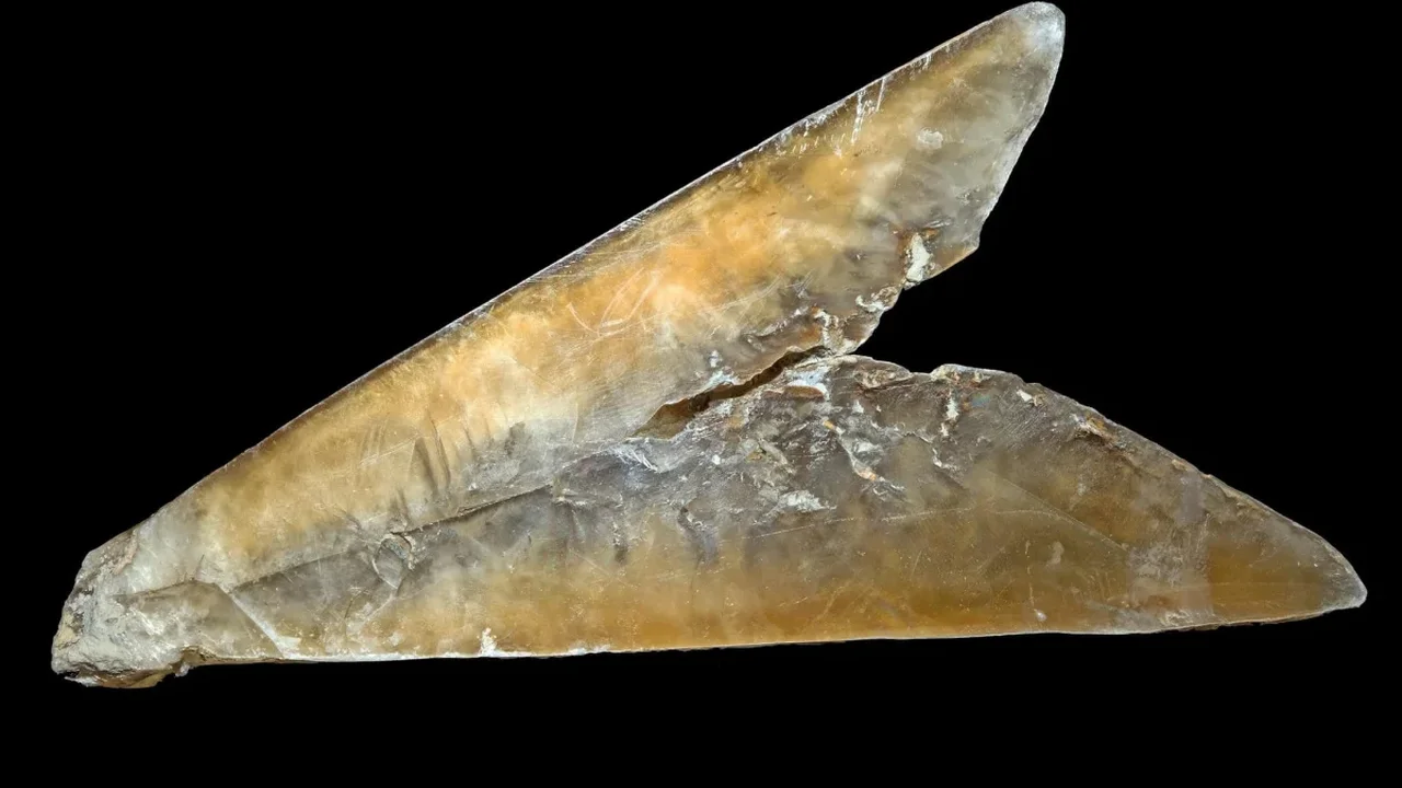 Zhurong's Mars Findings Point to Ancient Brine Trapped in Gypsum Crystals