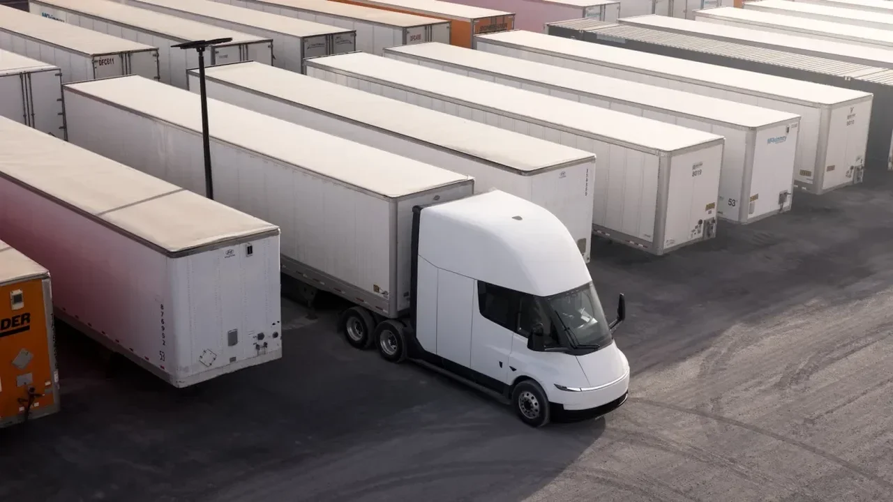 Einride expands electric freight network with 500 Tesla Semis