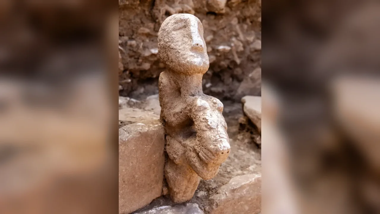 Turkey's Karahan Tepe Reveals 11,000-Year-Old Leopard Rider Statue