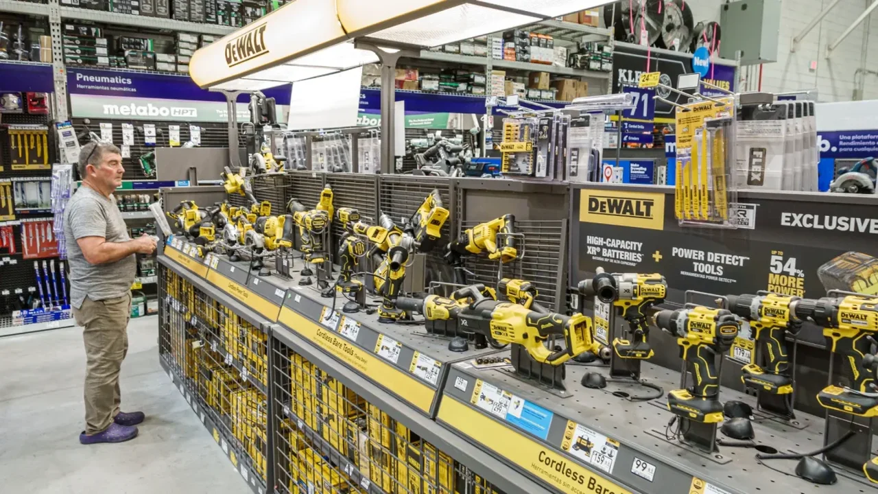Lowe's Labor Day Sale Puts DeWalt Tools and Batteries at Up to 50% Off
