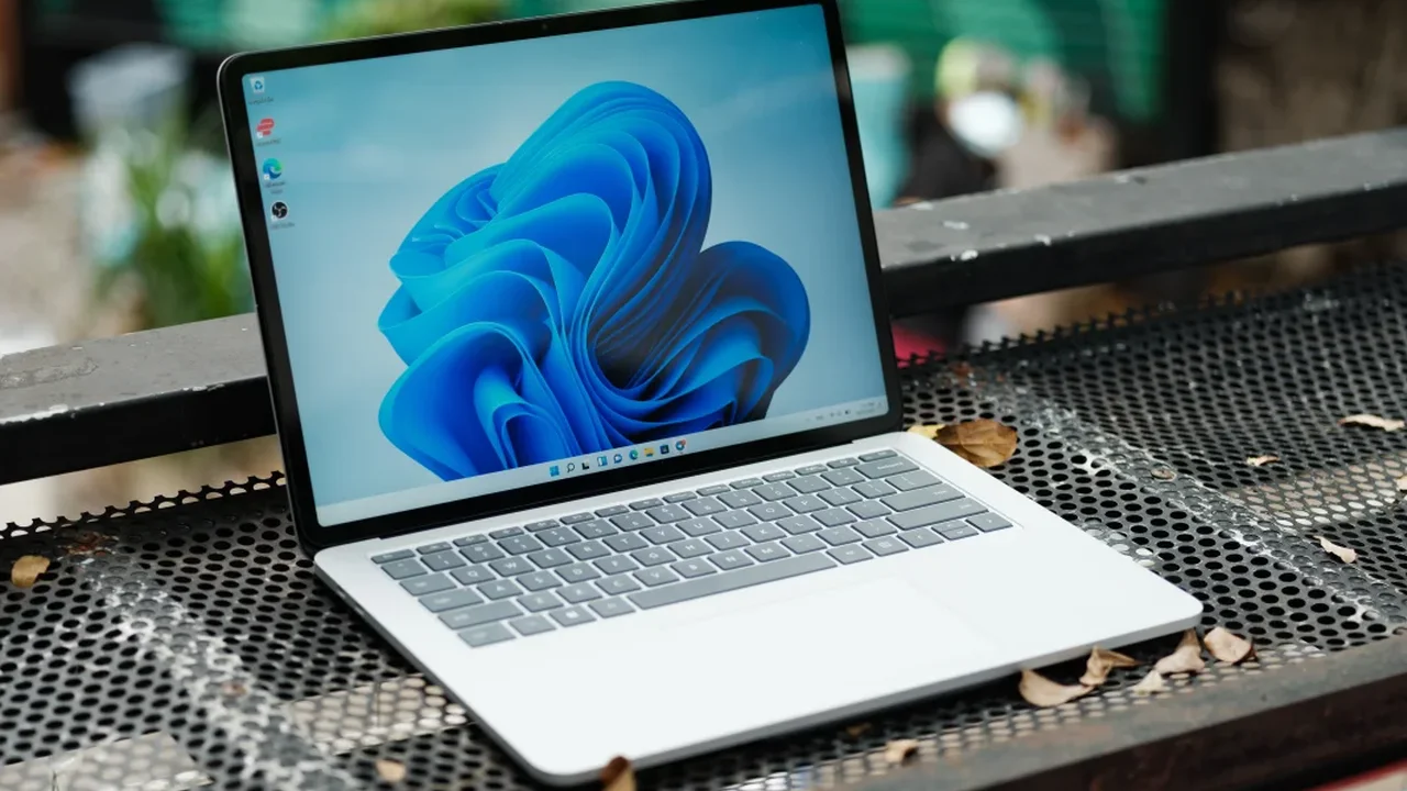 Windows 11's Latest Optional Update Brings New Features, but Some Users May Prefer to Wait