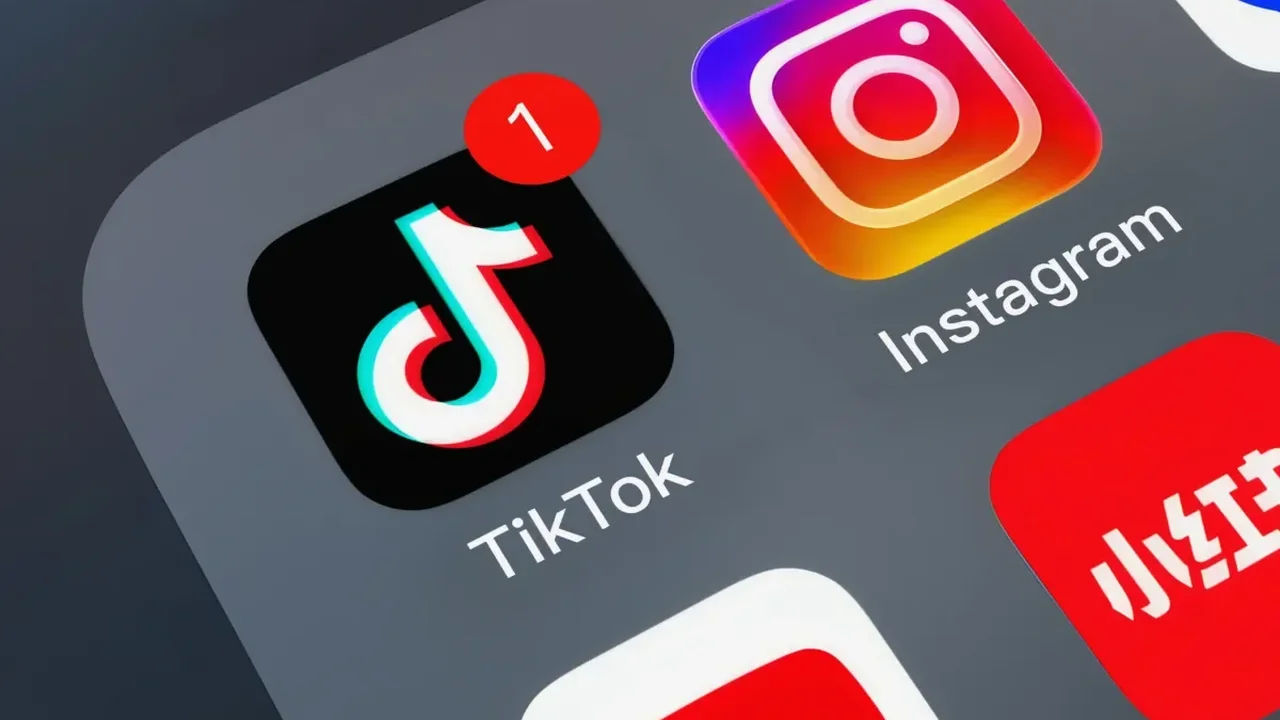 TikTok Expands Comments with Voice Notes, Polls and Photo Carousels