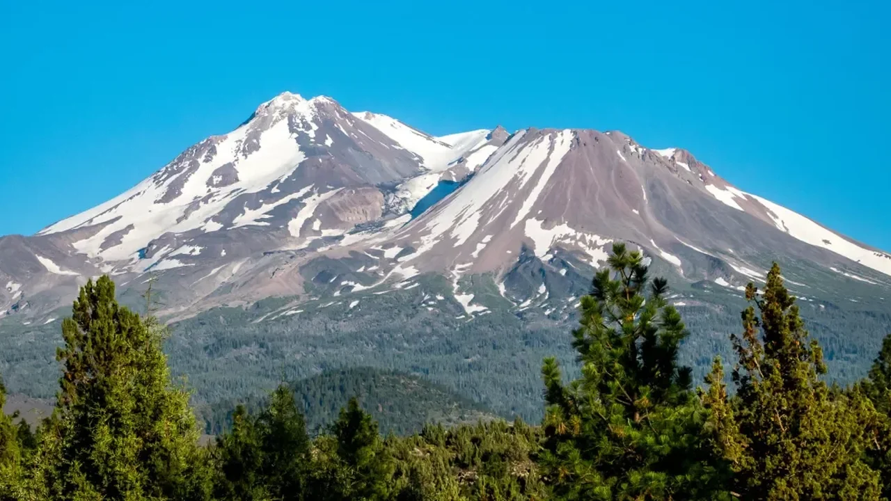 Hikers Rescued on Mount Shasta After AI-Guided Trip Planning