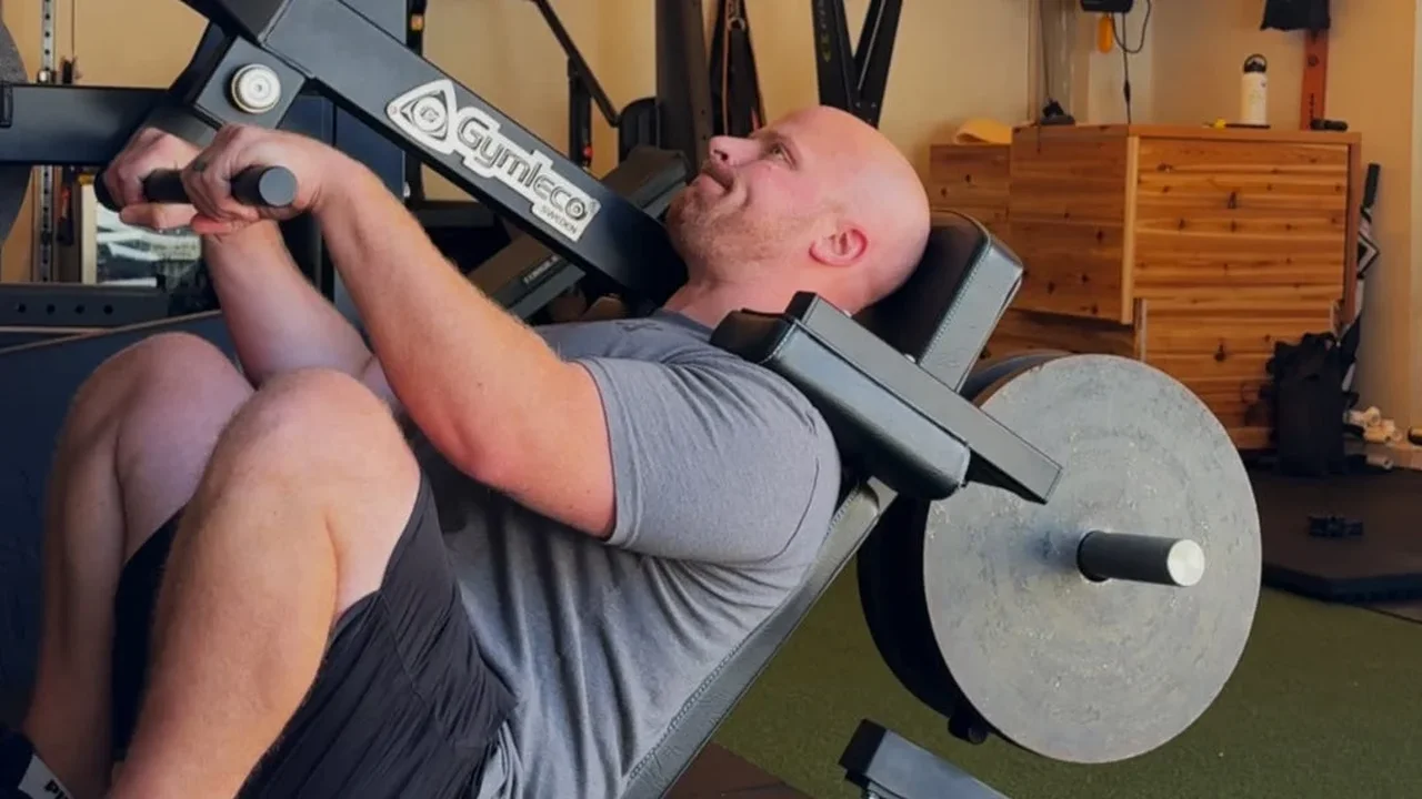 Pendulum Squat: The Compact Machine Redefining Lower-Body Training
