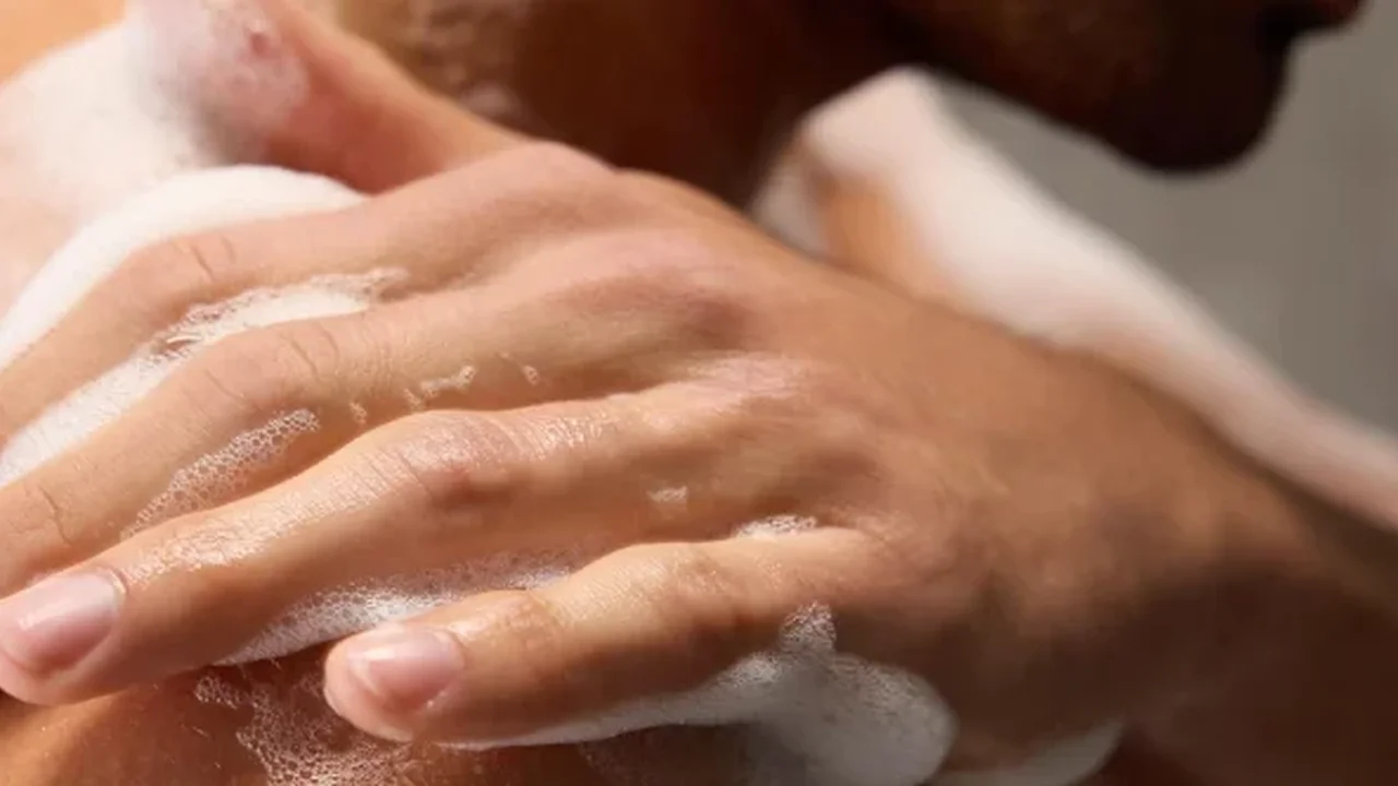 Bar Soap or Body Wash? How to Choose the Right Cleanser for Your Skin