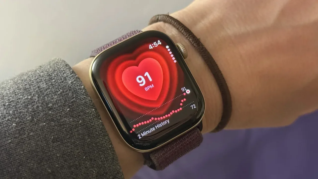 Apple Watch Series 12, Kalp Atış Hızı Ölçümünde Garmin Seviyesine Yaklaştı